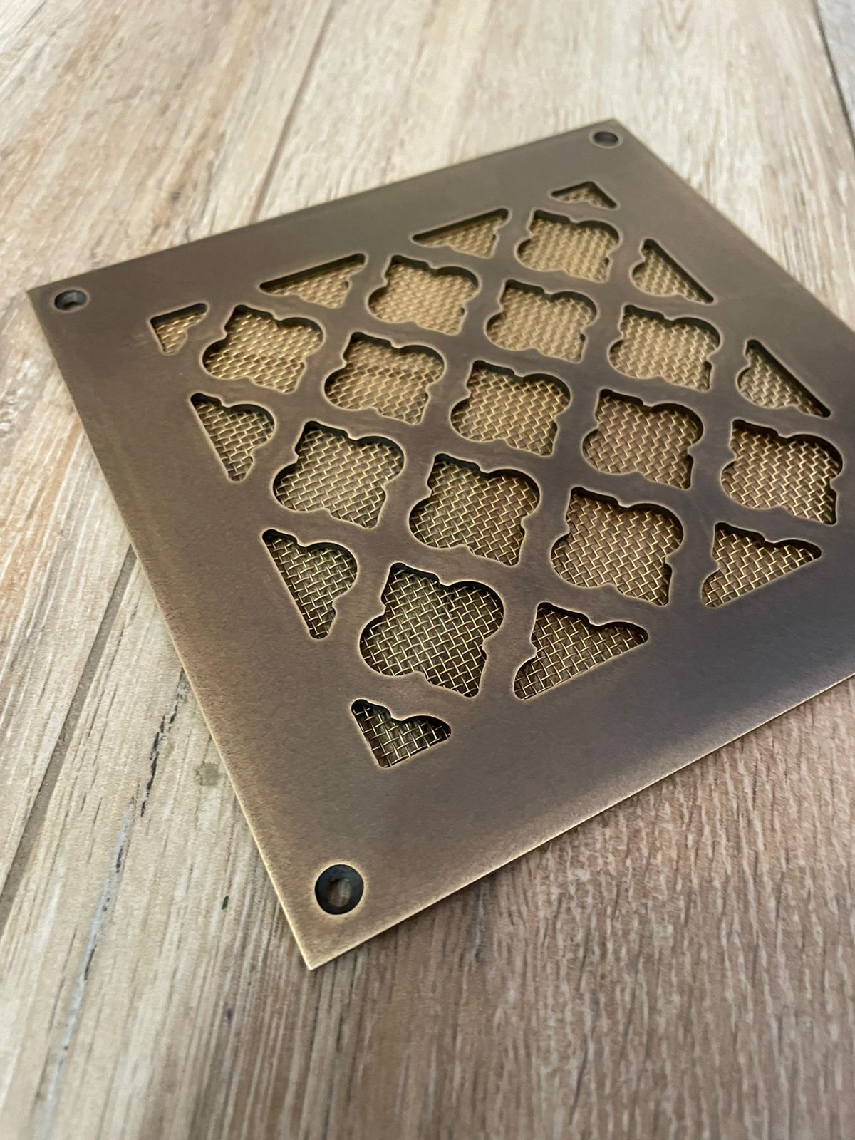 Вентиляционная решетка латунная шлифованная с патиной LR 350 150х150