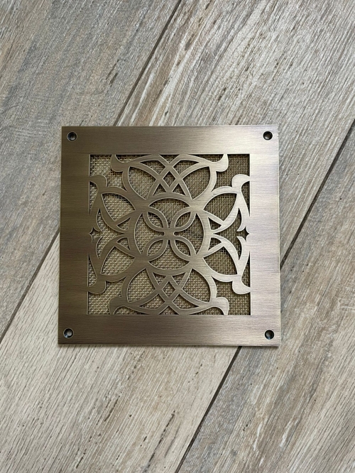 Латунная вентиляционная решётка с патиной ЛР21 150х150